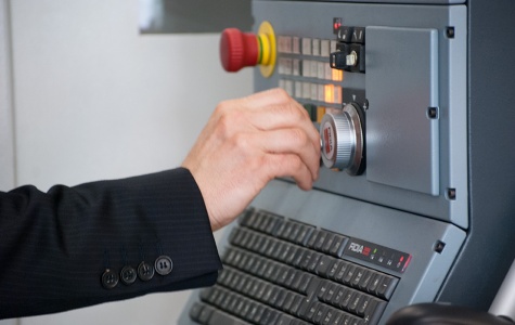 Agendo sul volantino si trasla la lavorazione secondo l’asse selezionato
